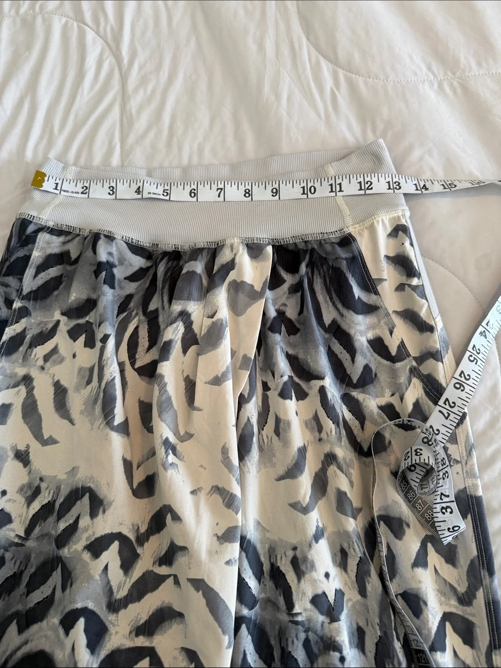 lululemon athletica White and Gray Abstract Print Joggers